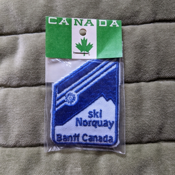 Lot 11 Vintage Patches B.C. and Alberta Voyageur Emblems - Picture 3 of 13